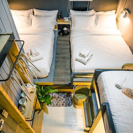 Zeds Hostel Bangkok Exterior photo