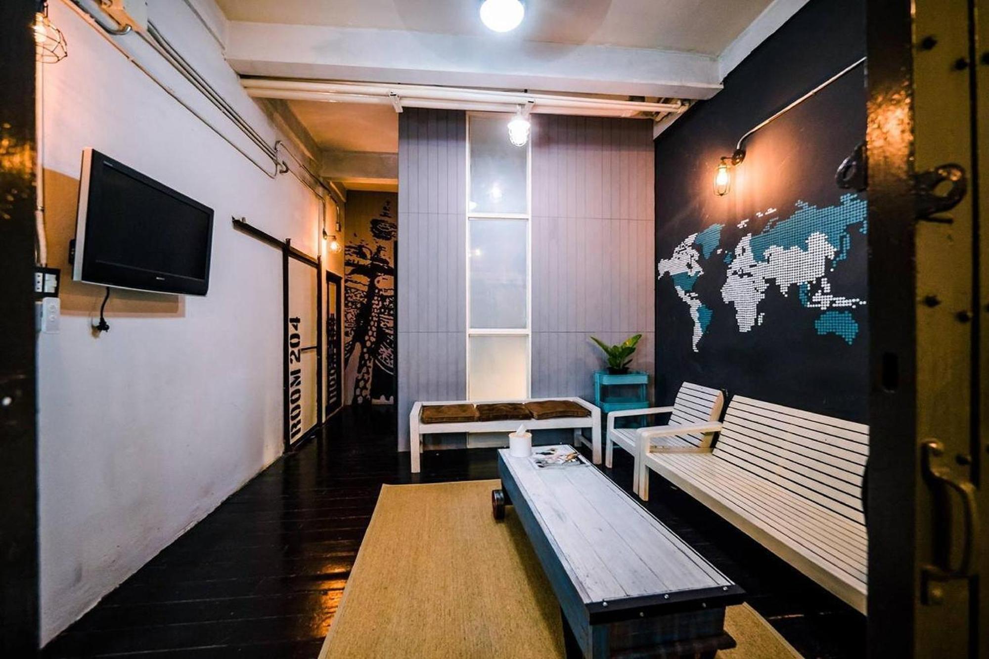 Zeds Hostel Bangkok Exterior photo