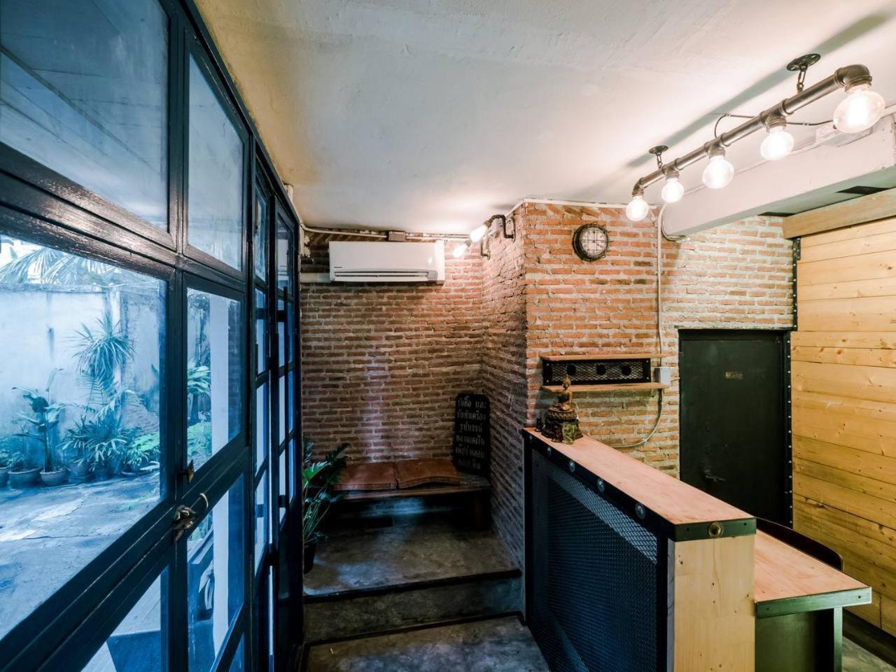 Zeds Hostel Bangkok Exterior photo