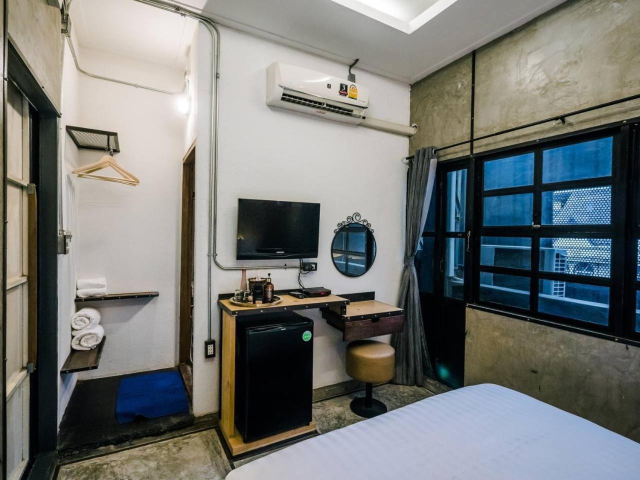 Zeds Hostel Bangkok Exterior photo