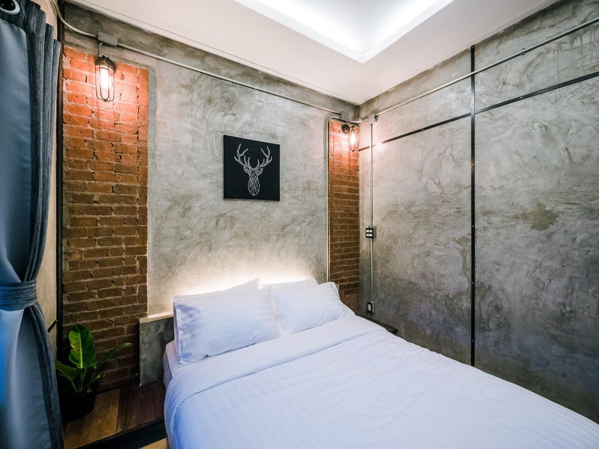 Zeds Hostel Bangkok Exterior photo